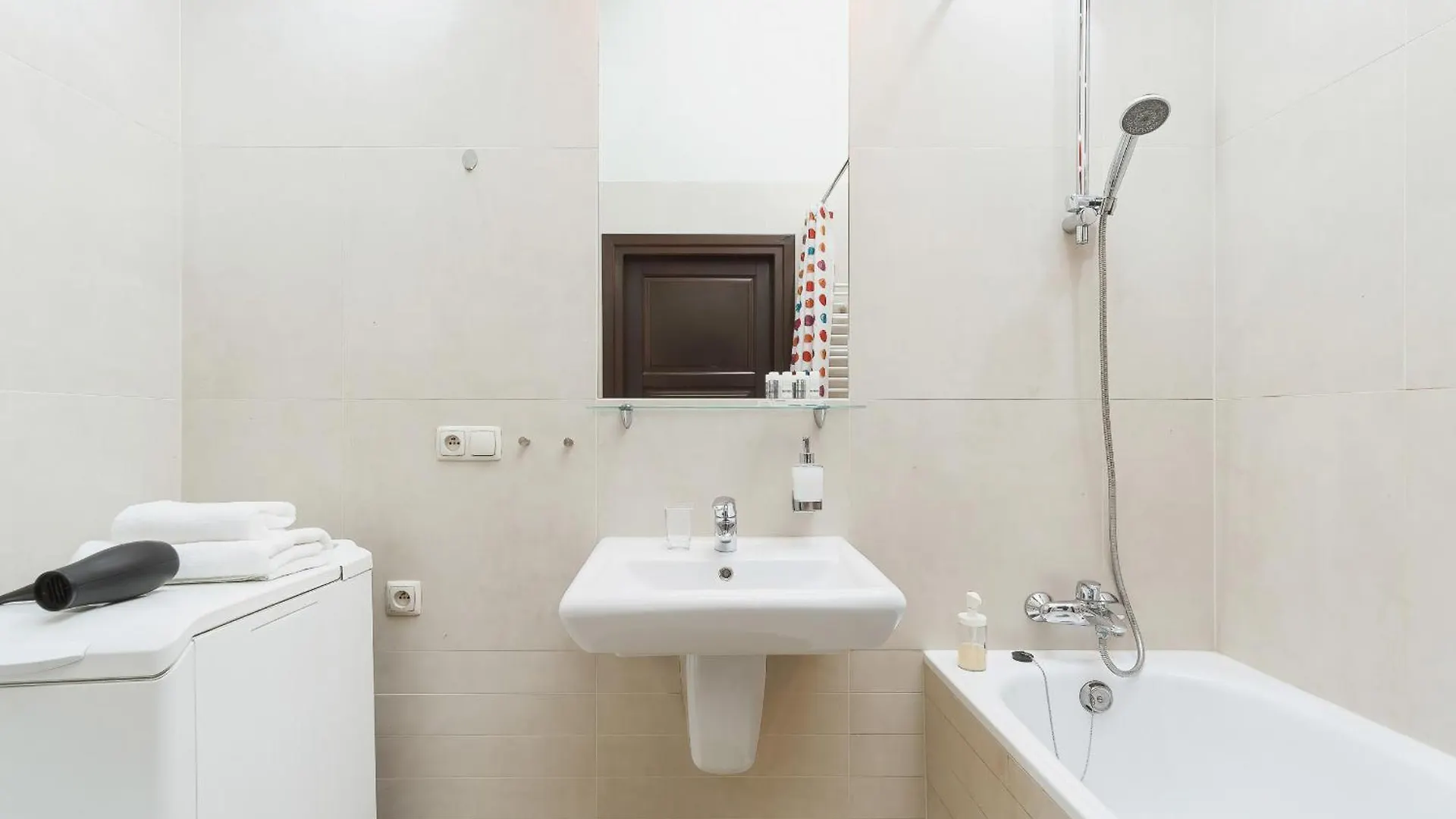 Apartment Amaretto Dluga 60 By Noclegi Renters Krakow